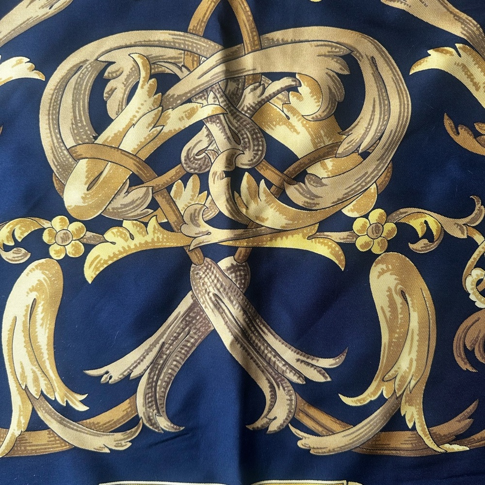 Hermes Gold and Black scarf 34 x 34 - Picture 3 of 5